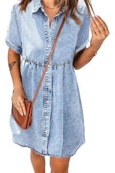 The best teacher dresses that will keep you comfortable and stylish in your classroom this year. Plus, ideas to style them! Jeans Dresses For Women, Vestiti In Jeans, Short Sleeve Denim Dress, Jean Shirt Dress, Casual Denim Dress, Blue Jean Dress, How To Fold Sleeves, Shirt Dress Summer, Womens Denim Dress