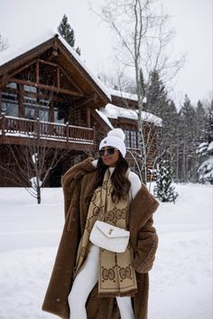 𝒫𝒾𝓃: 𝑔𝑜𝓁𝒹𝓈𝒽𝑜𝓇𝓉𝓎 💌 Gucci Scarf Outfit, Women Snowboarding Outfits, Colorado Fits, Snowboard Fashion, Turtleneck Jumpsuit, Snow Outfits For Women, Minimalist Winter Outfit, Snow Fits