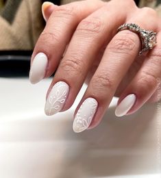 Bride Nails With Flowers, Wedding Nails Rounded Square, Wedding Nails For Bride Summer, Outdoor Wedding Nails, Wedding Nails For Bride Almond Shape White, Wedding Nails Rustic, Round Wedding Nails For Bride, Boho Nails Wedding, Vintage Wedding Nails For Bride