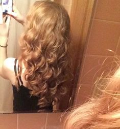 Long Curly Hair Ideas, Ringlets Hair, Big Bouncy Curls, Gyaru Hair, Curly Hair Ideas, Tight Curls, Bouncy Curls, Dye My Hair