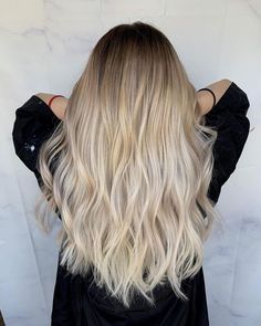 Blonde Hair Blonde Ombre Hair Color, Blonde Ombre Hair, Ombre Curly Hair, Ombre Hair Color Ideas, Cool Blonde Hair Colour, Hairstyles Anime, Birth Colors, Dark Blonde Hair Color