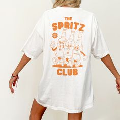 The perfect shirt for Aperol Spritz lovers. Whether you're sipping cocktails with friends, hitting the beach, or simply chilling at home, our "The Spritz Club" tee is sure to turn heads and spark conversations. Grab yours now and raise a toast to unforgettable style! Minimalist Tshirt Design, Aesthetic Wine, Oversize Tee, Pinterest Aesthetic, Espresso Martini, Retro T Shirt, Club Shirts, Aperol Spritz, Gameday Outfit