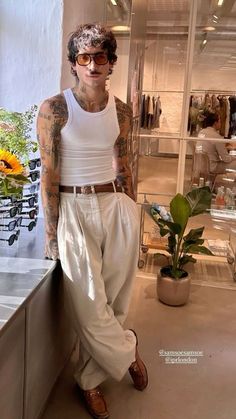 Salsa Outfit, Italian Summer Outfits, White Pants Outfit, Aesthetic Outfits Men, Mens Fashion Inspiration, Street Fashion Men Streetwear