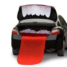 the trunk of a car has been decorated to look like a monster's teeth