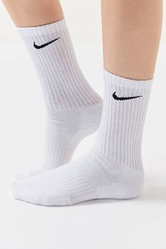 White Nike Socks Outfit, Outfits With Nike Socks, Nike Socks Outfit, White Nike Socks, Nike Crew Socks, Nike Elite Socks, Luxury Throws