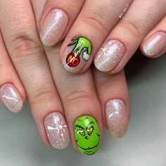 Grinch Dip Nails, Grinch Face Nails, Grinch Gel Nails, Simple Grinch Nails Short, Grinch Short Nails, Grinch Nails Designs Easy, Grinch Acrylic Nails, Easy Grinch Nails, Christmas Nails Grinch Easy