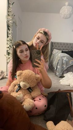 Bff Sleepover Pics Aesthetic, Silly Things To Do With Friends, Bsf Sleepover, Sleepover Photos, Sleepover Besties, Sleepover Pics, Girly Sleepover, Aesthetic Sleepover, Girl Sleepover