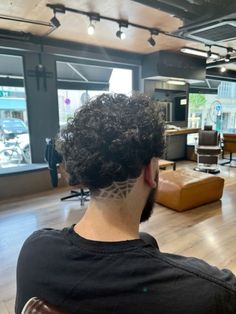 Spider Design Haircut, Spider Man Haircut Design, Haircut Lines, Spider Hairstyle, Curly Blowout, Tattoo Spider, Fade Haircut Designs, Spider Hair