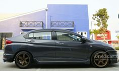 a gray car parked in front of a blue building