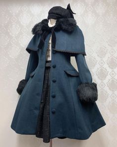 Cute Victorian Outfits, 18000s Fashion, Caroling Outfit, Winter Steampunk, Winter Victorian Outfit, 1800s Outfits, Victorian Winter Clothes, Winter Victorian Dresses, 1950 Winter Fashion