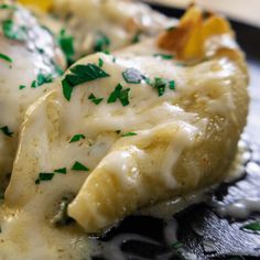 Creamy chicken Alfredo stuffed shells filled with chicken, spinach, and cheese—perfect for busy weeknights and comfort food! Creamy Chicken Alfredo, Alfredo Stuffed Shells, Chicken Alfredo Stuffed Shells, Healthy Orange Chicken, Chicken Stuffed Shells, Easter Appetizers, Chicken Spinach, Orange Chicken Recipe