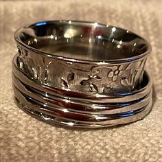 New! Sterling Silver Modern Spinner Ring 925 Size 5 3 Modern Rings Weighs 4.55 Grams Marked 925 Brand New Modern Rings, 5 Rings, Spinner Ring, Modern Ring, Spinner Rings, Womens Jewelry Rings, Women Jewelry, Brand New, Sterling Silver