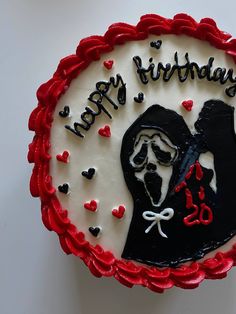 Ghost face cake Horror Themed Cake Ideas, Ghost Happy Birthday, Saw Birthday Cake, Horror Birthday Cake Ideas, Scream Sweet 16, Scream Birthday Cake Girl, Ghost Face Birthday Party Ideas, Ghost Face Cake Ideas