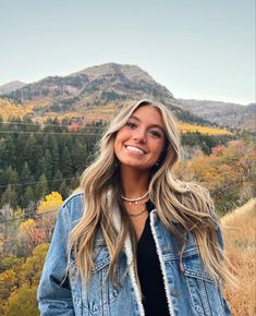 Casual Summer Camping Outfits, Winter Senior Pictures, Golden Bday, Colorado Fashion, Mountain Photoshoot, Senior Photoshoot Poses, Cute Hair Colors, Random Photos