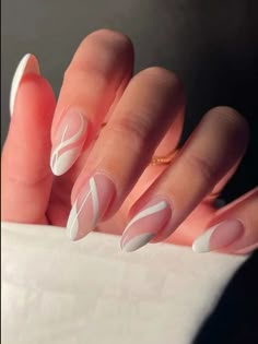 Minimalist Classy White Nail set - Comes with 24 pieces - White Graphic Style - On trend  - Comes with Nail file - 1 sheet of tape - Almond Shape Graduation Nails, Cute Nails For Fall, Oval Nails, Classy Nails, Chic Nails, Nail Arts, Trendy Nails