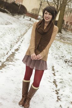 Red Tights, Tokyo Street Fashion, Colored Tights, Grunge Look, Winter Skirt, Sweater And Shorts, Long Sweaters, Look Cool