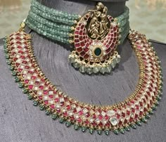 Luxury Hand-set Kundan Necklace In Temple Jewelry Style, Luxury Hand-set Kundan Temple Jewelry Necklace, Kundan Choker Sets In Temple Jewelry Style, Temple Jewelry Stone Work Choker, Temple Jewelry Meenakari Choker Set, Choker Necklace Designs, Modern Gold Jewelry, Antique Bridal Jewelry