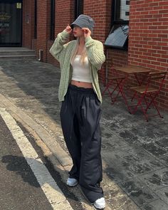 Parachute Pants Korean, Japan Ootd, Pants Korean, Pics Inspo, Winter Fit, Fits Inspo, Kpop Outfits, Fit Inspo, Fitness Inspo