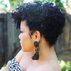 100 inspirações de corte pixie que unem beleza e personalidade - Foto 45 Pixie Curly Hair, Natural Hair Haircuts, Short Natural Curly Hair, Curly Fro, Natural Hair Short Cuts, Tousled Hair, Short Curly Haircuts, Pelo Afro, Curly Hair Women