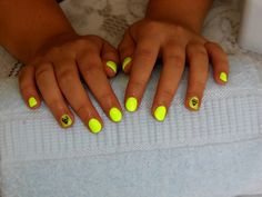 #blur #effect #geometric #fox #neon #yellow #hybrid #nails Geometric Fox, Blur Effect, Neon Yellow, Blur, Convenience Store Products, Fox, Neon