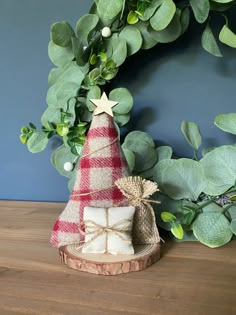 This gorgeous Christmas Tree would make a fabulous gift or a perfect addition to your festive decorations.  The Christmas tree is handmade from Abraham Moon tweed, stuffed with polyester toy stuffing and attached to a rustic wooden slice.  The little parcels are made from hessian and cotton fabric.  Two sizes are available  Small - Approx 15cm x 11cm Large - Approx 21cm x 14cm Christmas Tree Decor Ideas 2023, Christmas Fabric Crafts, Christmas Tree Decor Ideas, Tree Decor Ideas, Fabric Christmas Trees, Handmade Christmas Crafts, Christmas Tree Crafts, Christmas Card Crafts, 12 December