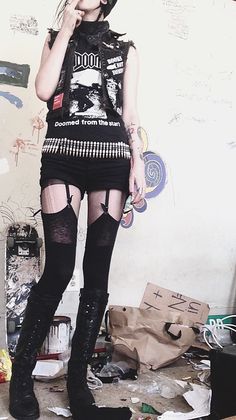 Punk Pants, Black Clothes, Punk Girl, Estilo Punk, Studded Belt, Punk Outfits, Alt Fashion, Emo Fashion, Grunge Goth