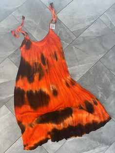 "Vintage boho style tie dye dress. Gauzy open weave style fabric, tie straps. No tag indicating maker or material. Measures 21\" pit to pit, 50\" long." Vintage Boho Style, Tie Dye Mini Dress, Boho Tie Dye, Vintage Boho Fashion, Dye Dress, Weave Style, Tie Dye Dress, Dyed Dress, Open Weave