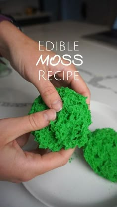 someone is making some green food on a plate with the words edible moss recipe above it