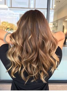 Popular Short Haircuts, Short Ombre Hair, Layered Cut, Caramel Highlights, Hair Done, Short Layered, Ombré Hair, Short Layered Haircuts, Short Straight Hair