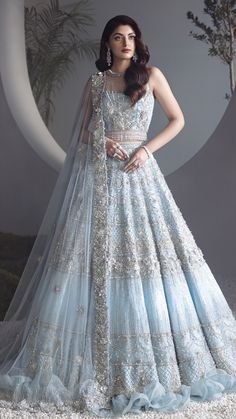 Simple Lengha, Gowns Dresses Indian Receptions, Work On Dupatta, Purple Paintings, Wedding Reception Gowns, Dramatic Wedding Dress, Indian Outfits Modern, Classy Colors, Wedding Dress And Veil