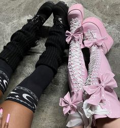 Kawaii And Goth Friends, Goth Gf X Pastel Gf, Friends With Opposite Aesthetics, Black And Pink Couple Aesthetic, Opposite Best Friends Aesthetic, Goth And Soft Girlfriends, Opposite Aesthetic Friends, Opposite Aesthetic Couple, Opposites Attract Aesthetic