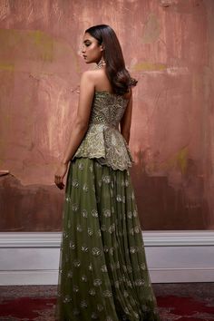 Ruffled Saree, Floral Embroidered Shirt, Corset And Skirt, Sangeet Outfit, Reception Outfit, Green Corset, Desi Clothes