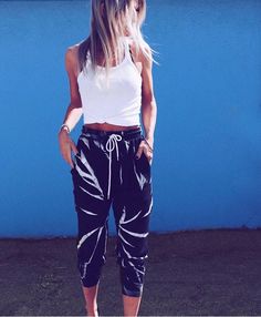 back to black and white... The Joggers in Black & White casual friday. @dana_fed // Joggers in Black White MYRRHE black and white / tie dye / hoodie / #myrrhe / hand-dyed / made in Los Angeles / LA California / sweatshirt / croptop / cropped hoodie / athleisure wfh tiedye / quarantine / joggers / sweatpants tracksuit / sweatsuit / fall style fashion comfy cozy Tie Dye Kit, Tie Dye Pants, Tie Dye Techniques, Baby Garments, New Pant, Casual Friday