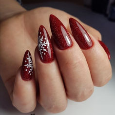 December Nails, Red Christmas Nails, Christmas Gel Nails, Almond Nails Designs, Festival Nails, New Year's Nails, Xmas Nails, Christmas Nail, Chic Nails