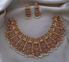 Sabyasachi Gown, One Gram Gold Jewellery, Bridal Jewelry Sets Brides, Wedding Jewelry Sets Bridal Jewellery, Neck Pieces Jewelry, Choker Necklace Designs, New Gold Jewellery Designs, Indian Bridal Jewelry Sets, Bridal Jewelry Vintage