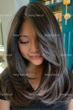 Midlength Haircuts With Long Layers, Short Hair Styles For Long Faces, Haircuts For Wavy Hair Medium Layered, Short Haircut For Long Face, Girls Layered Haircut, Haircut To Make Hair Look Thicker, Layered Hair Side Part, Medium Length Haircut With Side Bangs, Medium Long Hair With Layers