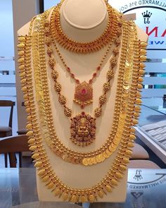 Kerala Wedding Gold Jewellery Set, Kerala Gold Necklace Designs, Kerala Gold Jewellery, Marriage Pic, Kerala Jewellery, Indian Wedding Jewelry Sets, Bride Jewelry Set