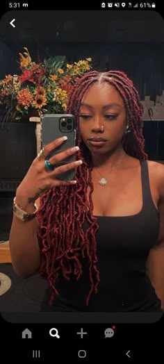 Protective hairstyles (black girl) Dark Red Butterfly Locs, Dark Red Faux Locs, Dark Red Locs Black Women, Dark Red Braids For Black Women, Dark Red Locs, Dark Red Braids, Red Braids For Black Women, Fresh Braids, Red Locs