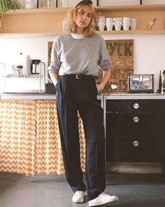 Masculine Outfits For Women, Masculine Girl, Spring Jacket Outfit, Mode Queer, Suit Pants For Women, Normcore Outfits, Suede Jacket Outfit, Masculine Outfits, Outfit Inspo Spring