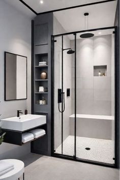 Small Scandinavian bathroom with black faucet and white tiles Very Small Bathroom Ideas Modern, Bathroom With Black Fixtures, Bathroom With Black Accents, Bathroom Black Fixtures, Scandinavian Bathroom Decor, Sleek Bathroom Design, Monochrome Apartment, Minimal Bathroom Design, Bathtub Designs