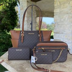 Guaranteed Authentic Brand New With Tags Bundled 4pcs Set Handbag&Wallet&Wristlet&Crossbody Bags Michael Kors, Michael Kors Crossbody Bag, Large Leather Tote, Wallet Wristlet, Quilted Crossbody Bag, Michael Kors Crossbody, Black Leather Crossbody Bag, Leather Handbags Tote, Designer Crossbody Bags