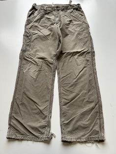 Mens Carhartt Baggy Carpenter Workwear Trouser / Pants 1990s vintage  Baggy Fit  Zip Fly  Light Brown Waist 32 inch Leg Length 30 inch **Sizes are exact measurement of the jean and may differ from the tag size** Please note due to the nature of these being workwear jeans there will be cool signs of fraying / paint and fading marks. All adding to the character of the piece** Item in great workwear condition overall Pantalon Carhartt, Mens Carhartt, Cool Signs, Workwear Jeans, Workwear Trousers, Trouser Pants, Baggy Fits, Light Brown, Mens Jeans