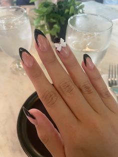 bow nails Almond French Tip Black Nails, Black Simple Nails Almond, Black Short Coffin Nail Ideas, Black And Pink Coquette Nails, Black French With Bow, Cute Bow Nails Almond, Black Nails Coquette, Black And White Coquette Nails, Black French Tip With Pearls