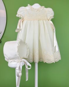 YoYo Boutique Baptism Cristina Dress with Bonnet Spanish Fashion, First Communion Dresses, Baptism Dress, Communion Dresses, Christening Gowns, Newborn Outfits, Sewing Project, First Communion, Christening