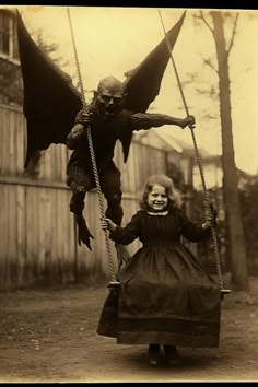 Weird Old Photos, Spell Ingredients, Creepy Old Photos, Haunted Images, Vintage Halloween Photos, Creepy Kids, Fever Pitch, The High Priestess