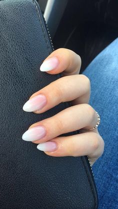 Acrylic Nails Natural, Oval Acrylic Nails, Unghie Sfumate, Ombre Acrylic Nails, Almond Nails Designs, Almond Acrylic Nails, Pink Nail, Prom Nails, Short Acrylic Nails