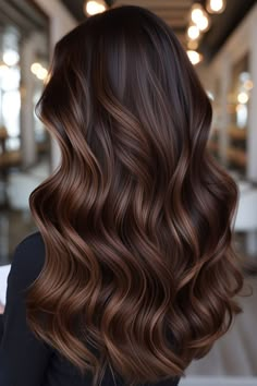 Step into a winter wonderland with these 15 dreamy hair colors. They're ideal for adding a touch of fantasy to your winter look. Dreamy Hair, Chocolate Brown Hair Color, Bronde Hair, Chocolate Brown Hair, Natural Gray Hair