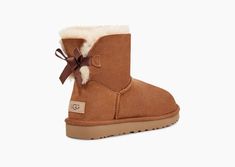 Mini Bailey Bow Uggs Outfit, Bailey Bow Uggs Outfit, Uggs Mini, Ugg Mini Bailey Bow, Cute Uggs, Uggs With Bows, Mini Baileys, Bailey Bow Uggs, Bow Boots