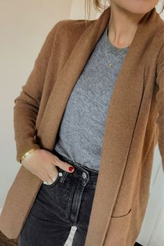 Trendy Sophisticated Outfits, Classic Casual Winter Outfits, Casual Work Outfits With Blazers, Outfits For Cold Morning Hot Afternoon, Comfy Classic Style, Causal Work Outfits For Women Winter, Winter Bonfire Outfit, Perfect Vintage Jean Outfit, Dark Winter Summer Outfits