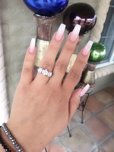 Long Ombre Nails Square, Ombré French Tip Coffin, Ombre Nails Classy, Simple Nails Ombre, Milky White Ombre Nails, French Ombre Nails Coffin, Classy Ombre Nails, Ombré French Tip Nails, Simple Nails For School